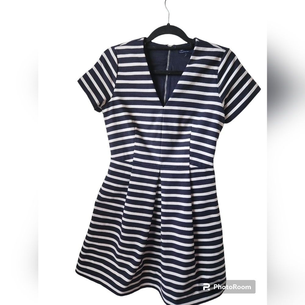 GAP Striped Dress size 4 Preppy Fit and Flare Blue and White Stripes